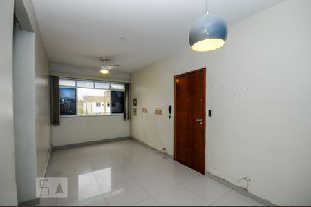 Sala de apartamento para alugar com 1 quarto, 47m² em Pechincha , Rio de Janeiro