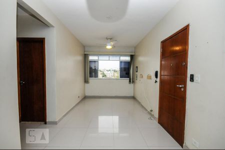 Sala de apartamento para alugar com 1 quarto, 47m² em Pechincha , Rio de Janeiro