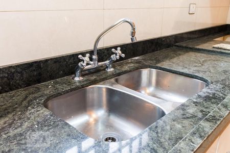 Casa à venda com 240m², 5 quartos e 3 vagasDetalhe pia 