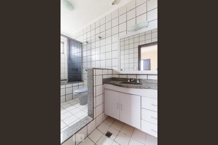 Casa à venda com 240m², 5 quartos e 3 vagasBanheiro da suíte 03