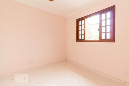 Casa à venda com 240m², 5 quartos e 3 vagasQuarto fundos 01