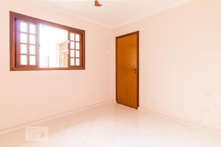 Casa à venda com 240m², 5 quartos e 3 vagasQuarto fundos 01