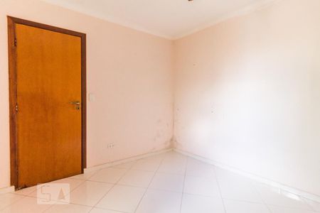 Casa à venda com 240m², 5 quartos e 3 vagasQuarto fundos 01