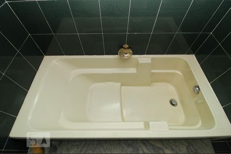 Apartamento para alugar com 100m², 3 quartos e 1 vagaBanheira