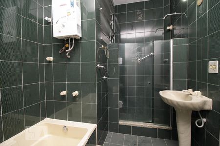 Apartamento para alugar com 100m², 3 quartos e 1 vagaBanheiro social/Box blindex