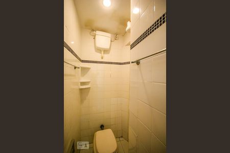 Apartamento à venda com 111m², 3 quartos e 1 vaga Apartamento à venda com 111m², 3 quartos e 1 vagaBanheiro de Serviço