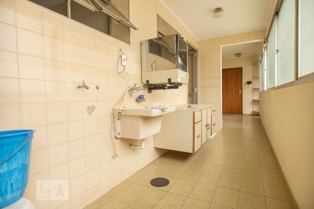 Apartamento para alugar com 180m², 4 quartos e 2 vagas Apartamento para alugar com 180m², 4 quartos e 2 vagasArea de Serviço