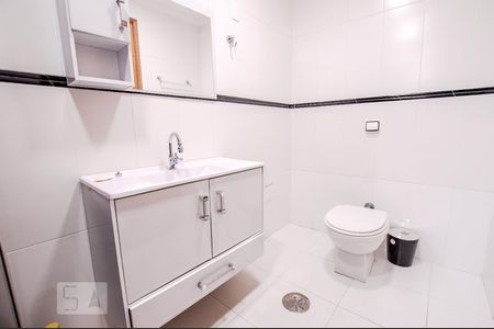 Banheiro de casa para alugar com 3 quartos, 200m² em Bom Retiro, São Paulo