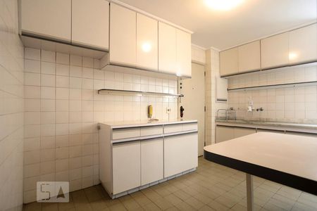 Apartamento para alugar com 148m², 3 quartos e 1 vaga Apartamento para alugar com 148m², 3 quartos e 1 vagaCozinha
