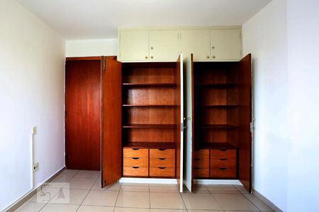 Apartamento para alugar com 148m², 3 quartos e 1 vaga Apartamento para alugar com 148m², 3 quartos e 1 vagaQuarto 2 Armário
