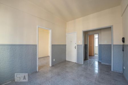 Apartamento para alugar com 77m², 3 quartos e sem vaga Apartamento para alugar com 77m², 3 quartos e sem vagaSala