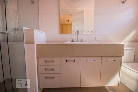 Casa para alugar com 140m², 3 quartos e 3 vagas Casa para alugar com 140m², 3 quartos e 3 vagasBanheiro Suíte 2