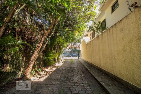 Casa para alugar com 140m², 3 quartos e 3 vagas Casa para alugar com 140m², 3 quartos e 3 vagasViela