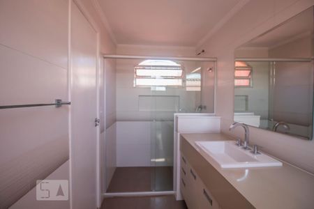 Casa para alugar com 140m², 3 quartos e 3 vagas Casa para alugar com 140m², 3 quartos e 3 vagasBanheiro Suíte 2