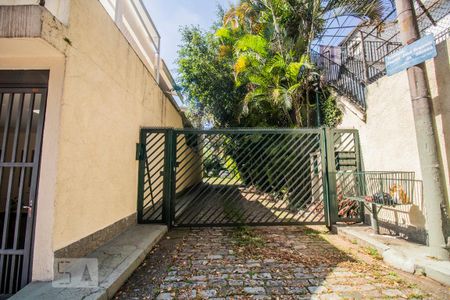 Casa para alugar com 140m², 3 quartos e 3 vagas Casa para alugar com 140m², 3 quartos e 3 vagasFachada Viela