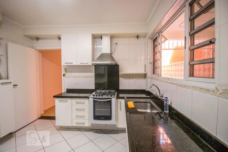 Casa para alugar com 140m², 3 quartos e 3 vagas Casa para alugar com 140m², 3 quartos e 3 vagasCozinha