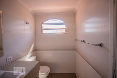 Casa para alugar com 140m², 3 quartos e 3 vagas Casa para alugar com 140m², 3 quartos e 3 vagasBanheiro Suíte 2