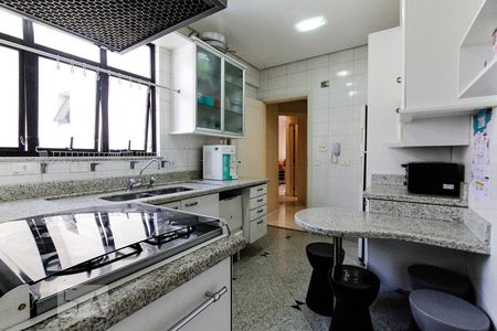 Apartamento para alugar com 156m², 3 quartos e 4 vagascozinha
