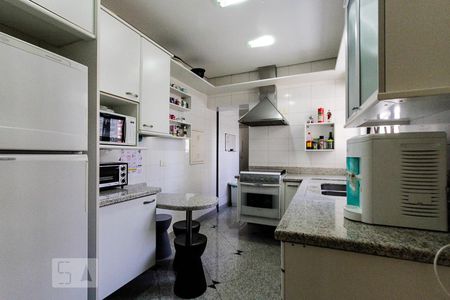 Apartamento para alugar com 156m², 3 quartos e 4 vagascozinha