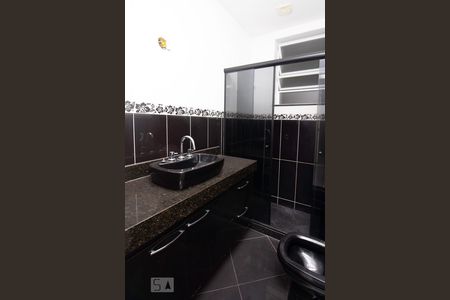 Banheiro de casa de condomínio à venda com 2 quartos, 90m² em Méier, Rio de Janeiro