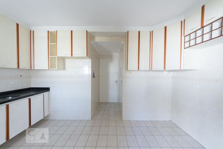Apartamento para alugar com 110m², 2 quartos e 1 vaga Apartamento para alugar com 110m², 2 quartos e 1 vagaCozinha