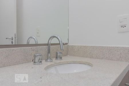 Banheiro de apartamento para alugar com 1 quarto, 69m² em Empresarial 18 do Forte, Barueri