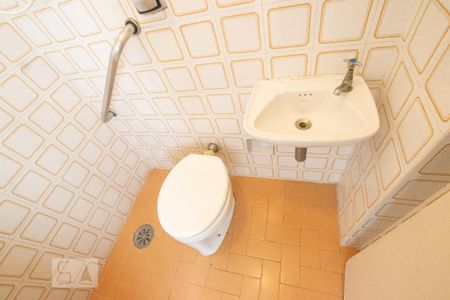 Banheiro de Serviço de apartamento para alugar com 2 quartos, 82m² em Indianópolis, São Paulo