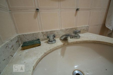 Banheiro de apartamento à venda com 1 quarto, 59m² em Humaitá, Rio de Janeiro