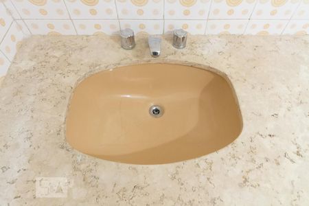 Apartamento à venda com 100m², 3 quartos e 2 vagasBanheiro Suíte (detalhe)