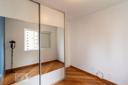 Apartamento à venda com 80m², 2 quartos e 1 vagaPrimeiro quarto