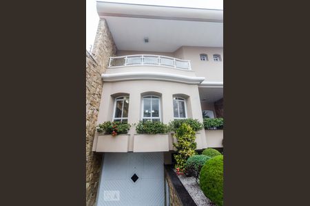 Casa à venda com 400m², 4 quartos e 7 vagas Casa à venda com 400m², 4 quartos e 7 vagasFachada