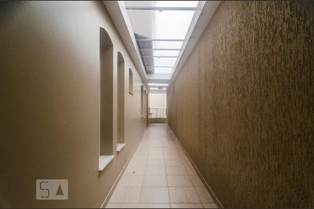 Casa à venda com 400m², 4 quartos e 7 vagas Casa à venda com 400m², 4 quartos e 7 vagasCorredor externo