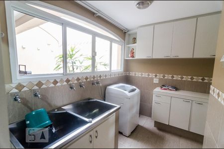 Casa à venda com 400m², 4 quartos e 7 vagas Casa à venda com 400m², 4 quartos e 7 vagasÁrea de Serviço