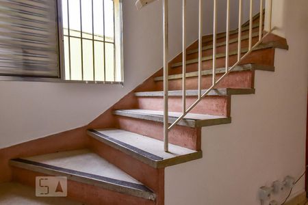 Casa para alugar com 100m², 3 quartos e 1 vagaEscada