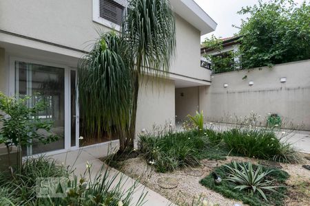 Casa à venda com 325m², 3 quartos e 2 vagas1o. Andar - Quintal da frente