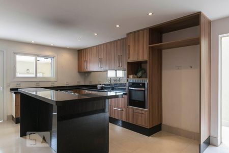 Casa à venda com 325m², 3 quartos e 2 vagas1o. Andar - Cozinha (Armários)