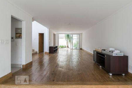 1o. Andar - Sala de casa à venda com 3 quartos, 325m² em Cambuci, São Paulo