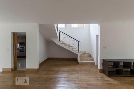 1o. Andar - Sala (Escadas) de casa à venda com 3 quartos, 325m² em Cambuci, São Paulo