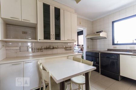 Apartamento para alugar com 135m², 3 quartos e 2 vagas Apartamento para alugar com 135m², 3 quartos e 2 vagasCozinha