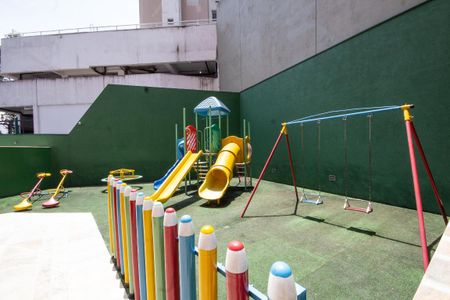 Apartamento para alugar com 135m², 3 quartos e 2 vagas Apartamento para alugar com 135m², 3 quartos e 2 vagasPlayground