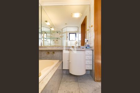 Apartamento à venda com 60m², 1 quarto e 1 vaga Apartamento à venda com 60m², 1 quarto e 1 vagaBanheiro da Suíte