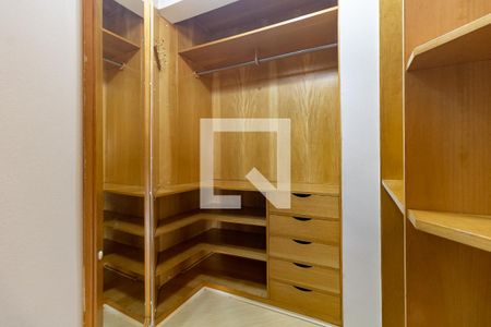 Apartamento à venda com 60m², 1 quarto e 1 vaga Apartamento à venda com 60m², 1 quarto e 1 vagaCloset da Suíte
