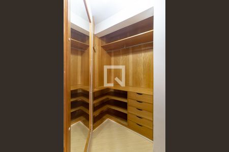 Apartamento à venda com 60m², 1 quarto e 1 vaga Apartamento à venda com 60m², 1 quarto e 1 vagaCloset da Suíte