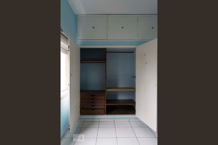 Apartamento para alugar com 113m², 2 quartos e 1 vagaQuarto 2 (Armários)