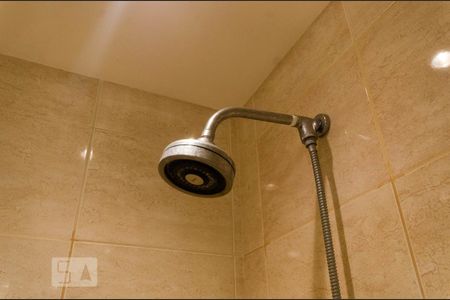 Apartamento para alugar com 117m², 3 quartos e 1 vagaDetalhe chuveiro do banheiro da suite 