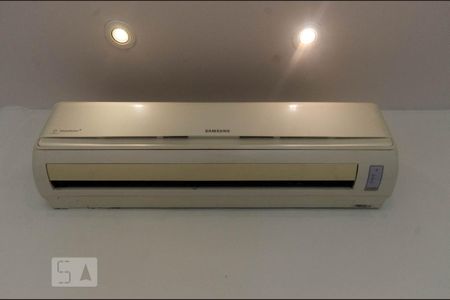 Detalhe ar condicionado da sala de apartamento para alugar com 3 quartos, 117m² em Leblon, Rio de Janeiro