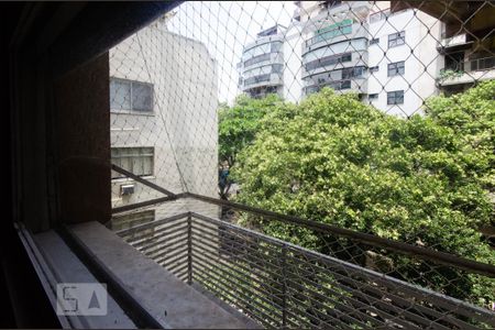 Apartamento para alugar com 117m², 3 quartos e 1 vagaVista externa da janela da suite