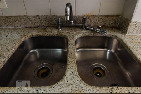 Apartamento para alugar com 117m², 3 quartos e 1 vagaDetalhe pia com cuba dupla