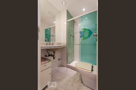 Banheiro social de apartamento para alugar com 3 quartos, 117m² em Leblon, Rio de Janeiro