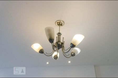 Detalhe Lustre da sala de apartamento para alugar com 3 quartos, 117m² em Leblon, Rio de Janeiro
